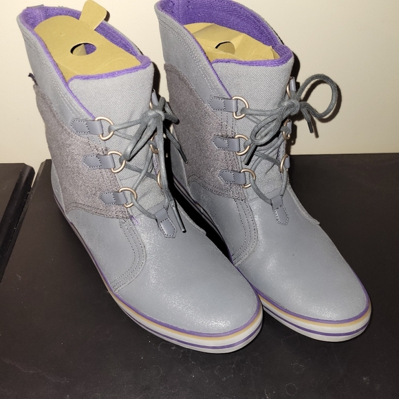 Cute Nike boots - Picture 3 of 4